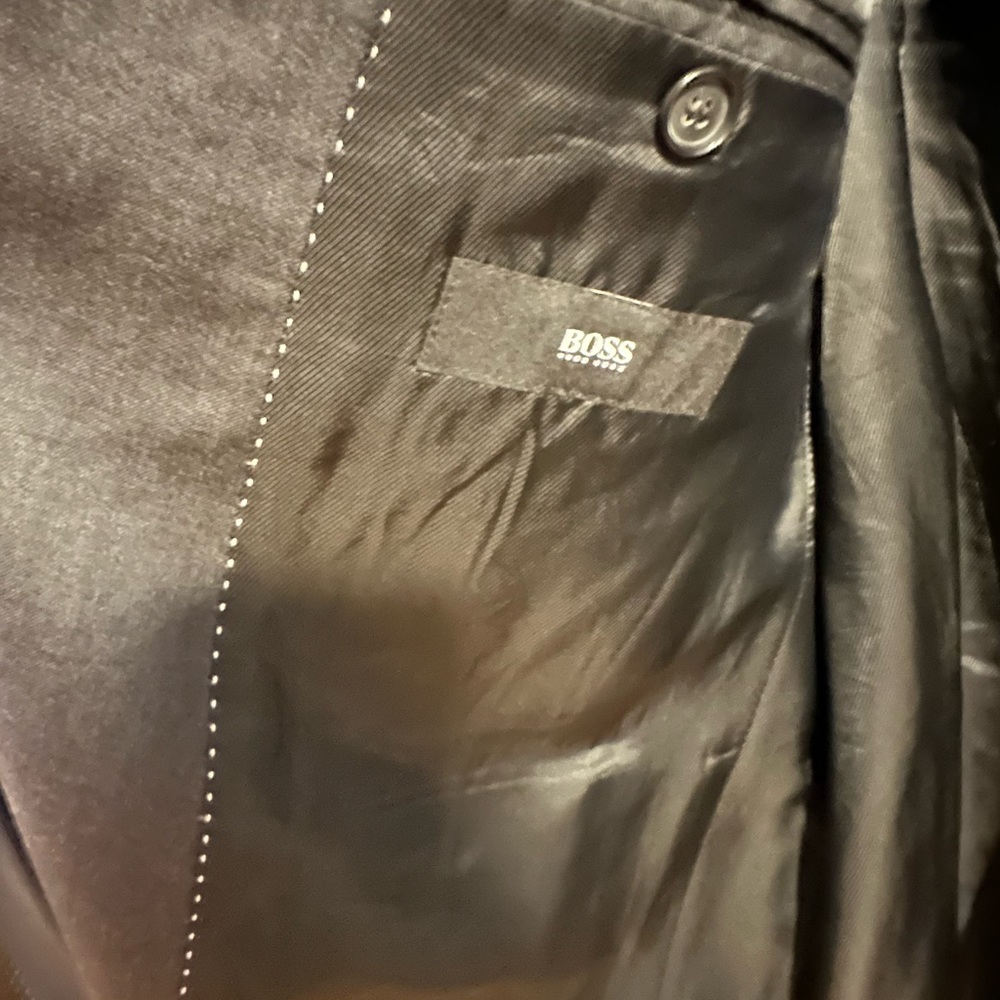 Hugo Boss 44R - Picture 2 of 8